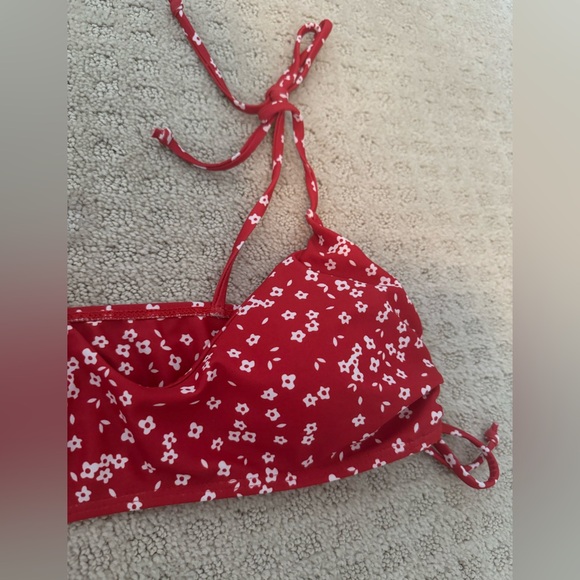 Red Bikini - Picture 3 of 3